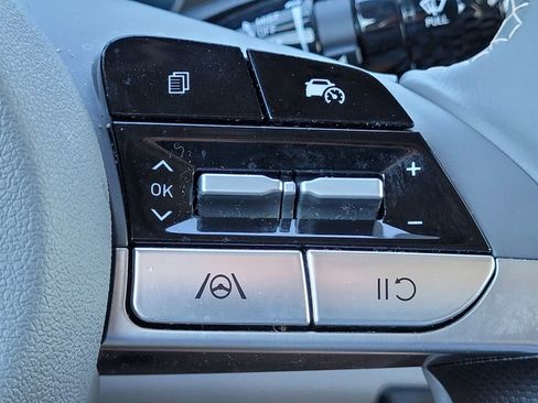 Certified 2025 Hyundai Elantra Sport image 29