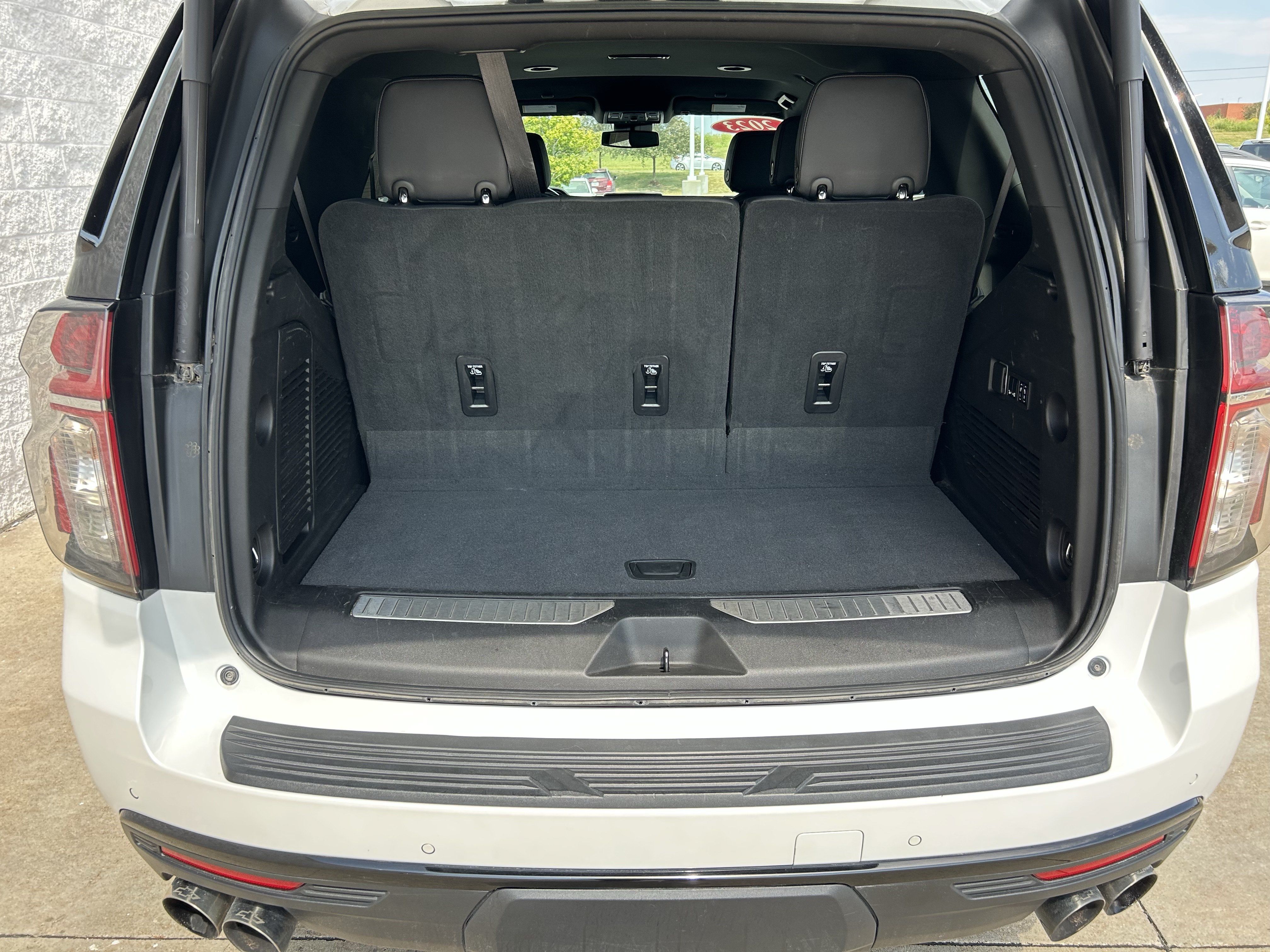Used 2023 Chevrolet Tahoe RST w/ RST Performance Edition AWD/4WD image 9
