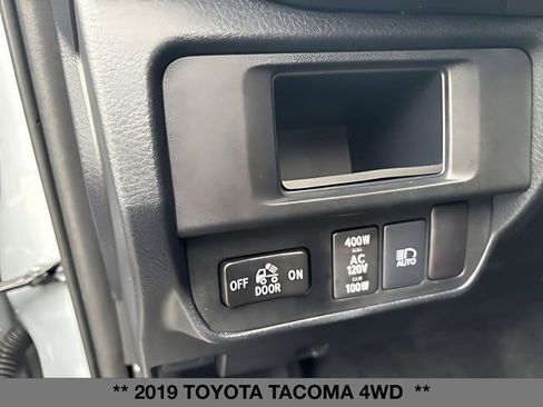 Used 2019 Toyota Tacoma TRD Off-Road image 16