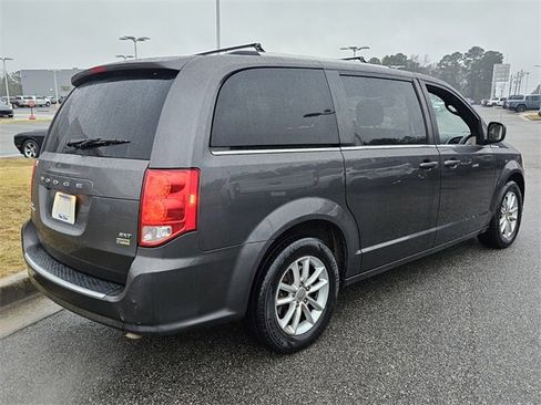 Used 2019 Dodge Grand Caravan SXT image 12