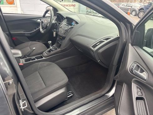 Used 2017 Ford Focus SE image 8