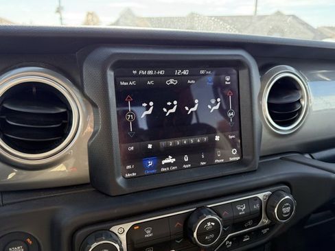 Used 2020 Jeep Gladiator Overland image 17