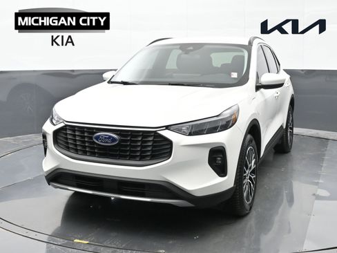 Used 2023 Ford Escape SE image 1