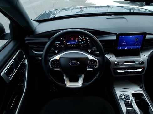 Used 2023 Ford Explorer XLT image 14