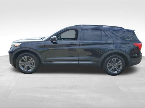 Used 2023 Ford Explorer XLT w/ Equipment Group 202A AWD/4WD image 7