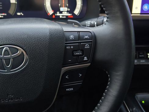 Used 2025 Toyota Crown Signia image 20