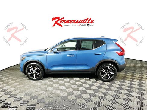 Used 2023 Volvo XC40 B4 Plus image 4