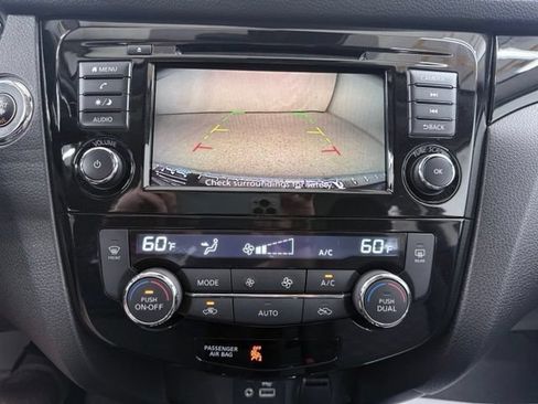 Used 2021 Nissan Rogue Sport SV FWD image 28