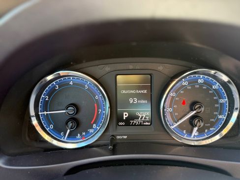 Used 2018 Toyota Corolla LE image 22