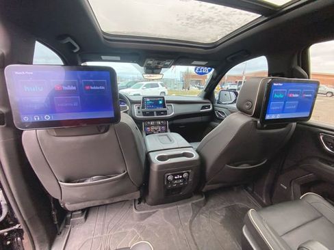 Used 2023 Chevrolet Tahoe Premier w/ Advanced Technology Package image 34