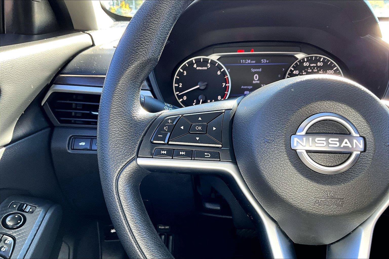 Used 2025 Nissan Altima 2.5 SV FWD image 12