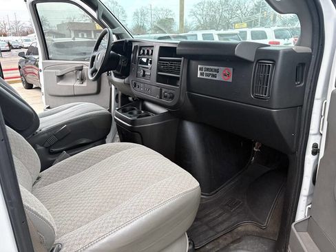 Used 2017 Chevrolet Express 3500 LT w/ LT Preferred Equipment Group image 18