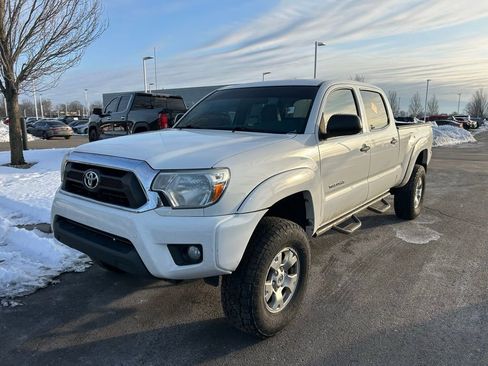Used 2014 Toyota Tacoma 4x4 Double Cab image 2