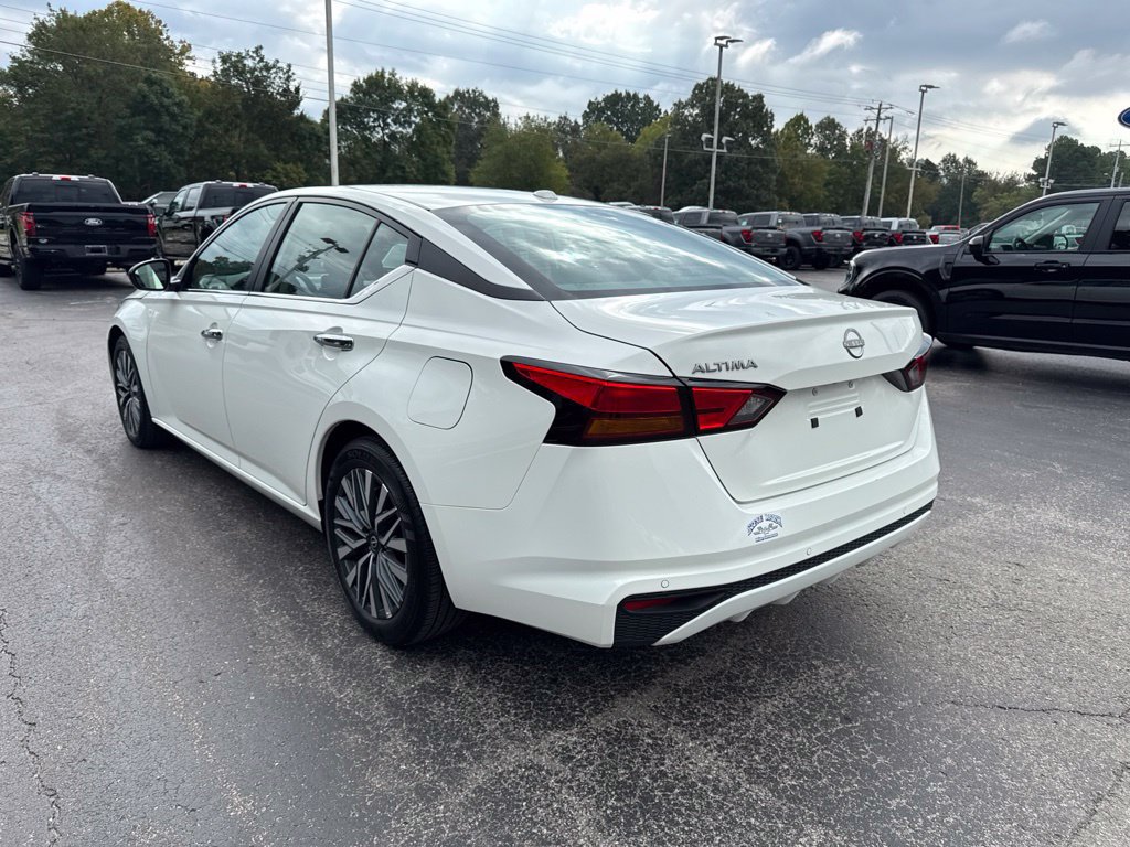 Used 2025 Nissan Altima 2.5 SV FWD image 7