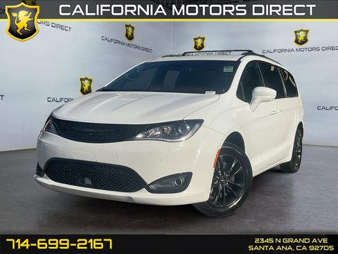 Used 2020 Chrysler Pacifica Touring-L image 1
