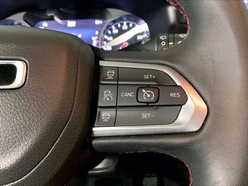 Used 2025 Jeep Compass Trailhawk AWD/4WD image 19