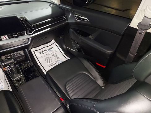 Used 2025 Kia Sportage SX image 11