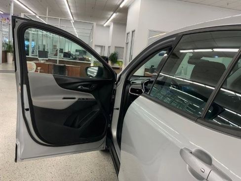 Used 2019 Chevrolet Equinox LS AWD/4WD image 28