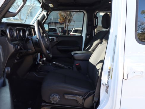 Used 2023 Jeep Gladiator Sport image 21