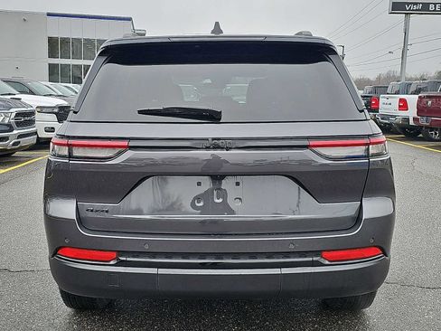 Used 2025 Jeep Grand Cherokee Altitude image 5