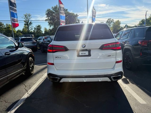 Used 2022 BMW X5 xDrive40i w/ M Sport Package AWD/4WD image 8