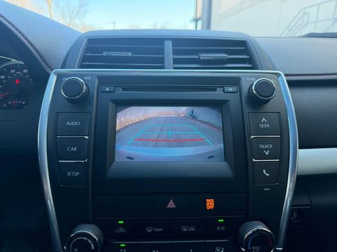 Used 2017 Toyota Camry SE image 14