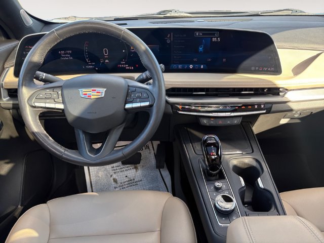 Used 2024 Cadillac XT4 Luxury w/ Cold Weather Package AWD/4WD image 10
