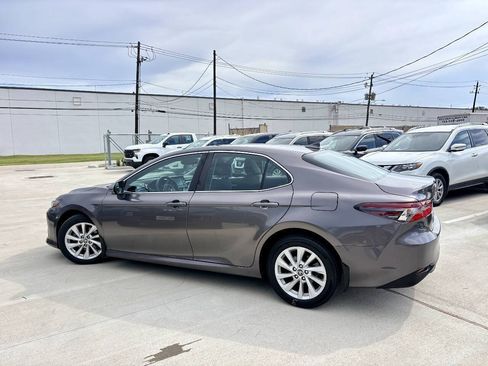 Used 2022 Toyota Camry LE w/ Convenience Package FWD image 2