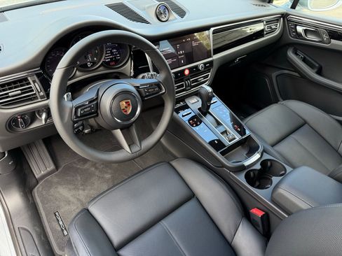 Certified 2026 Porsche Macan image 4