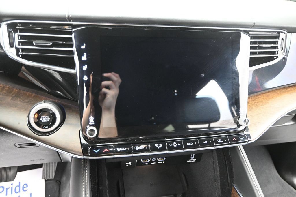 Used 2025 Jeep Grand Wagoneer 4WD image 30