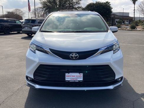 New 2026 Toyota Sienna XLE image 2