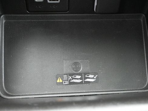 Used 2022 GMC Yukon SLT w/ SLT Premium Package image 39