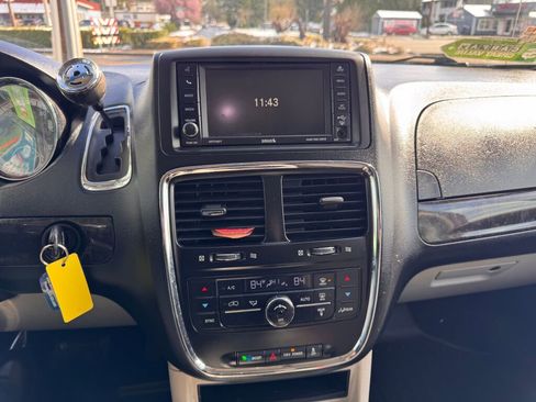 Used 2012 Dodge Grand Caravan Crew w/ Crew Value Pkg image 31