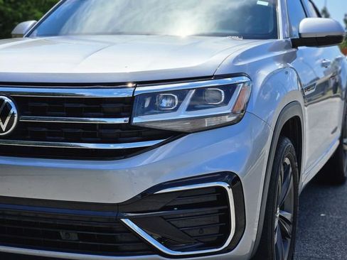 Used 2021 Volkswagen Atlas Cross Sport SE w/ Panoramic Sunroof Package FWD image 9