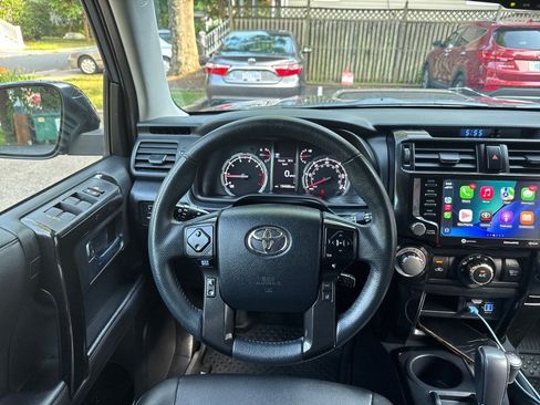 Used 2020 Toyota 4Runner Venture w/ Moonroof Package AWD/4WD image 19