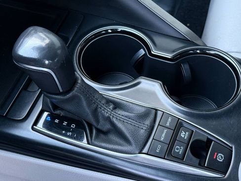 Used 2020 Toyota Camry SE w/ Carpet Mat Package FWD image 34