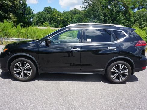 Used 2020 Nissan Rogue SV w/ Premium Package FWD image 17
