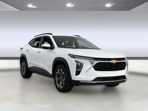 Used 2026 Chevrolet Trax LT w/ Driver Confidence Package FWD image 7