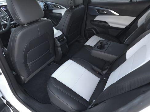 Used 2025 Chevrolet Equinox EV LT image 27