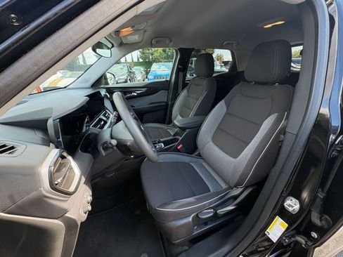 Used 2025 Chevrolet TrailBlazer LT FWD image 35