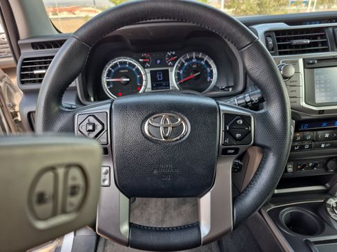 Used 2015 Toyota 4Runner Limited AWD/4WD image 9