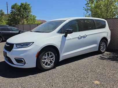 Used 2024 Chrysler Pacifica Touring-L