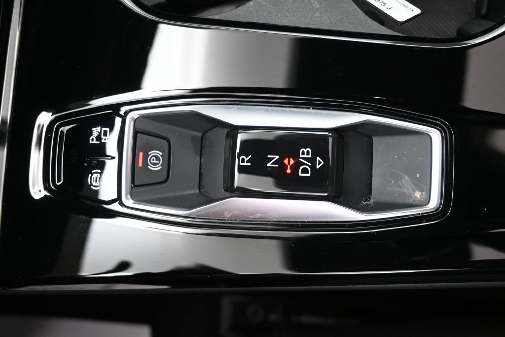 Used 2025 Audi Q6 e-tron Premium Plus w/ Premium Plus AWD/4WD image 27