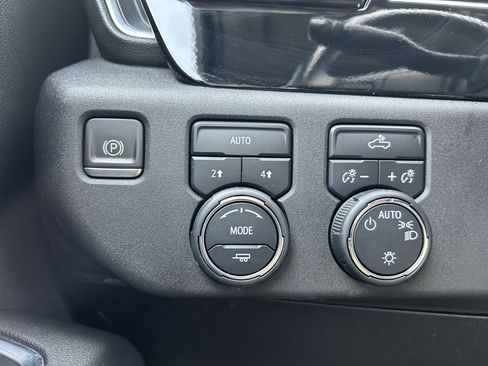 Used 2022 Chevrolet Silverado 1500 LT image 19