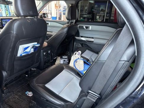 Used 2023 Ford Explorer XLT w/ Equipment Group 202A AWD/4WD image 7
