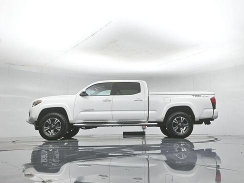Used 2019 Toyota Tacoma TRD Sport RWD image 8