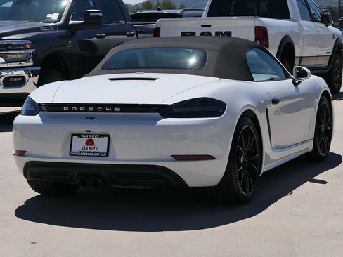 Used 2024 Porsche 718 Boxster RWD image 3