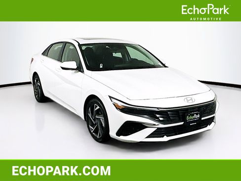 Used 2025 Hyundai Elantra SEL FWD image 1