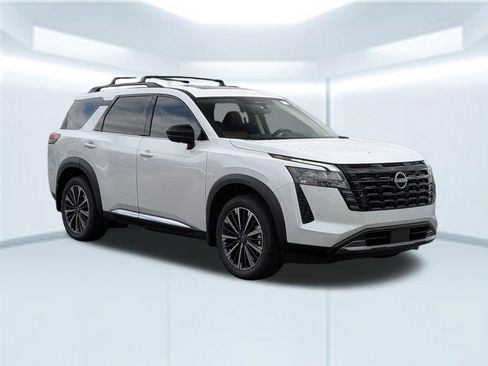 New 2026 Nissan Pathfinder Platinum w/ Cargo Package image 4