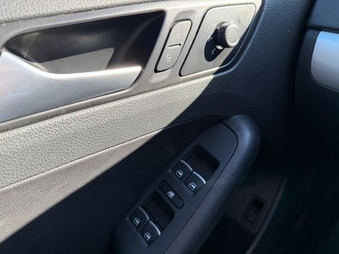 Used 2013 Volkswagen Jetta SE image 29